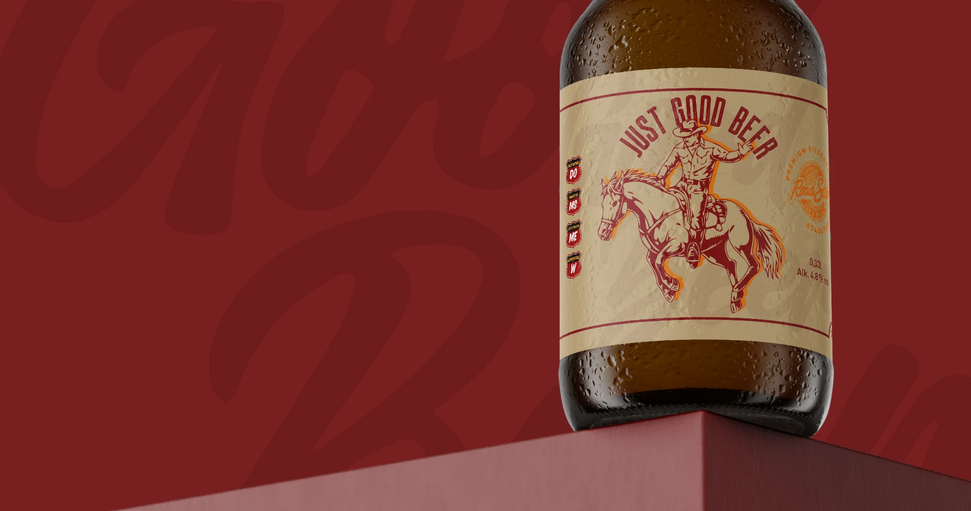 Detailaufnahme einer Bierflasche mit Retro-Etikett auf rotem Hintergrund