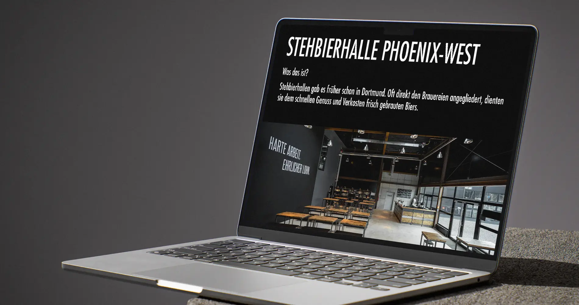 Laptop mit Website-Design der Bergmann Brauerei auf dunklem Hintergrund.