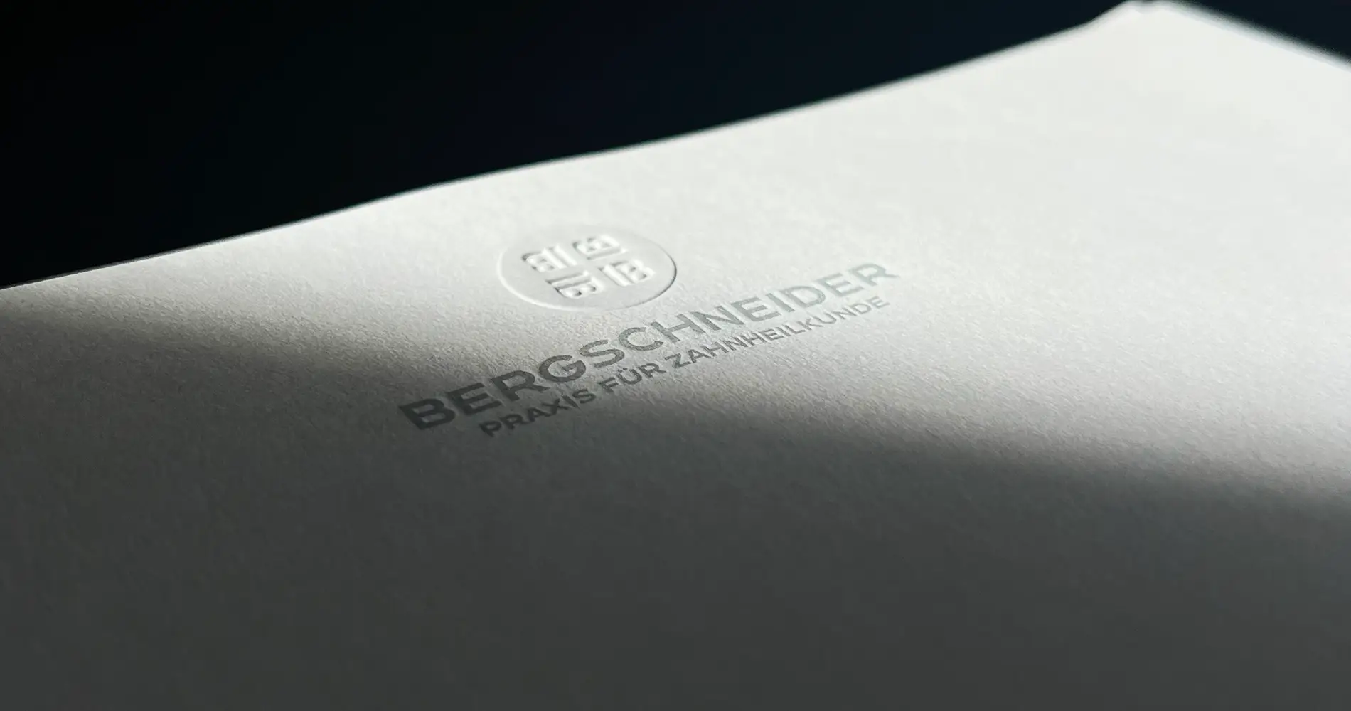 Zahnarztpraxis Bergschneider Briefpapier mit Blindprägung hochwertiges Corporate Design