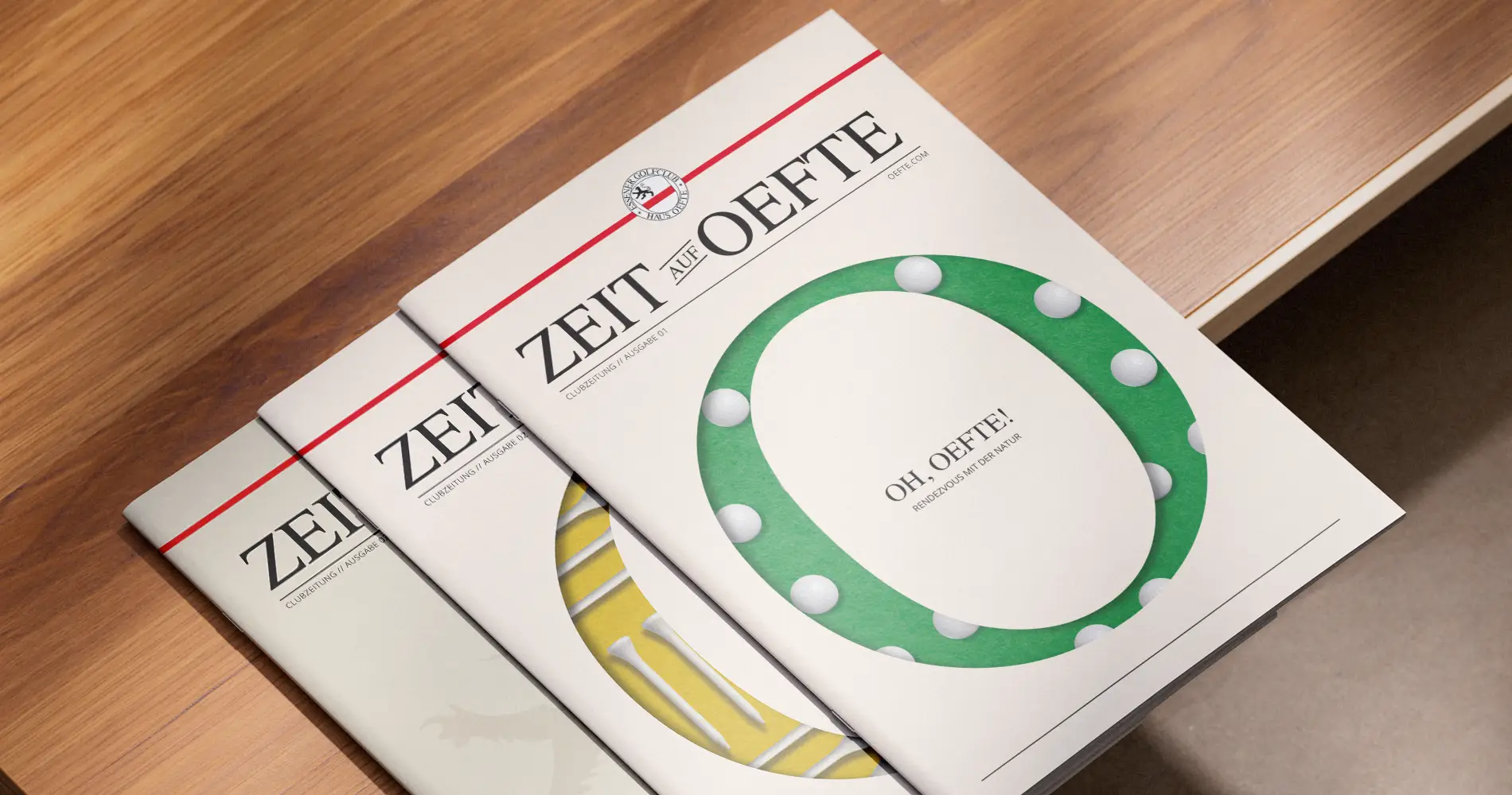Magazincover eines Golfclubs auf Tisch liegend