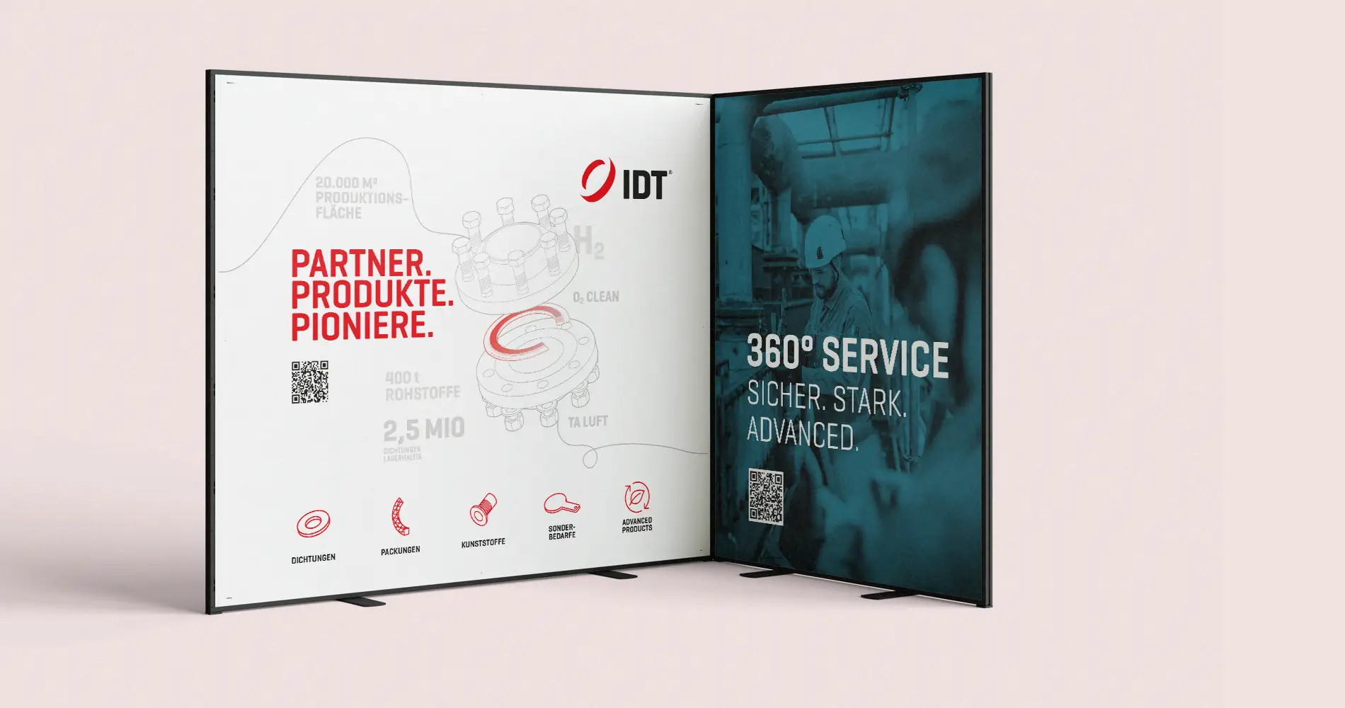 Messestand-Displays von IDT mit Service- und Leistungsbotschaften wie „360° Service“ und „Partner. Produkte. Pioniere.“