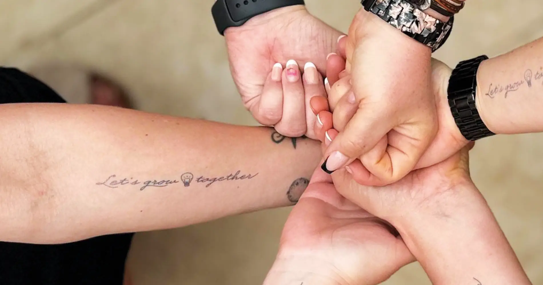 Fundamental Tattoo mit Schriftzug Lets grow together als Teil der Markenentwicklung