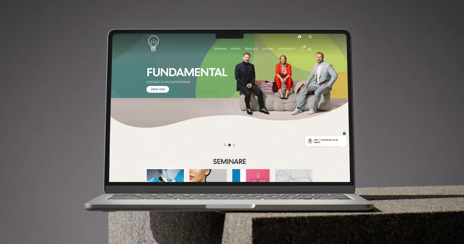 Website Fundamental Dental Fortbildung mit klarer Struktur und markentypischem Design