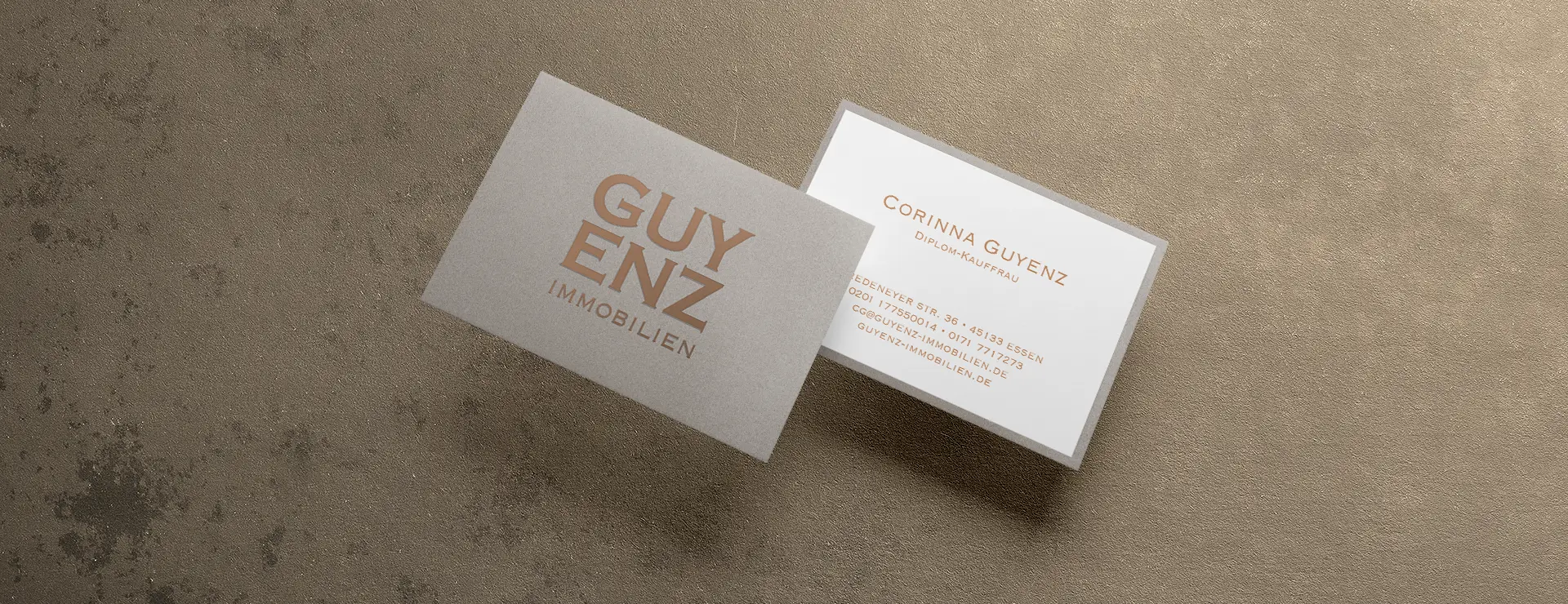 Visitenkarten von Guyenz Immobilien mit Logo und Kontaktdaten