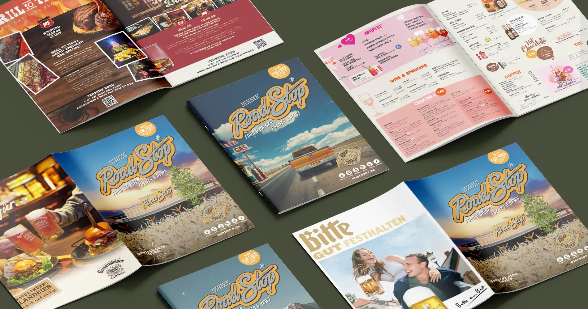Ausgelegte Magazine, Broschüren und Speisekarten im Road Stop Design mit unterschiedlichen Layouts und Inhalten