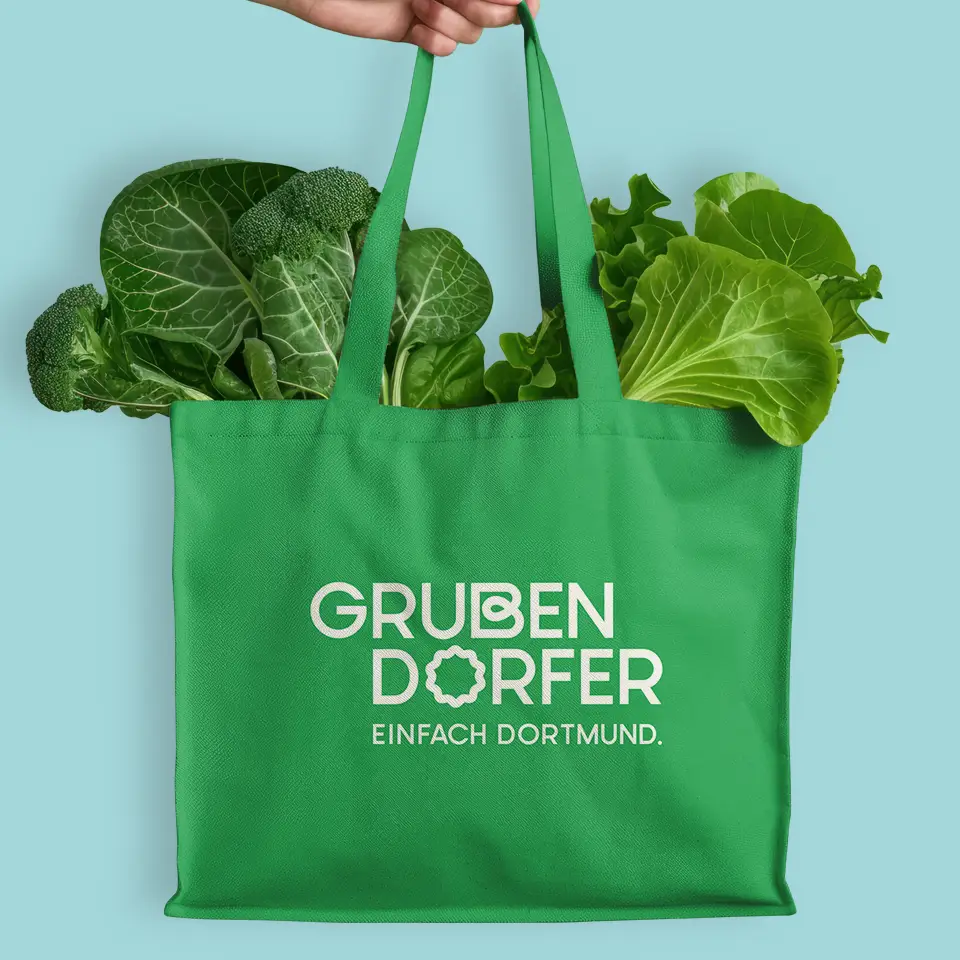 Stofftasche von Marktkauf Grubendorfer Dortmund gefüllt mit frischem Gemüse wie Salat und Brokkoli